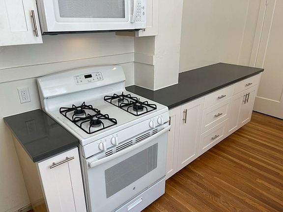 3rd image of 900 Bay St APT 2