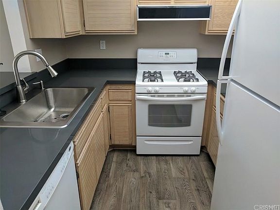 4th image of 24121 Del Monte Dr Unit 126