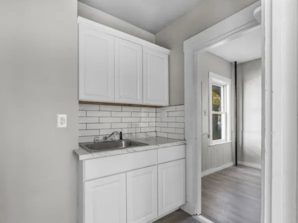 112 W School St #1R, Woonsocket, RI 02895