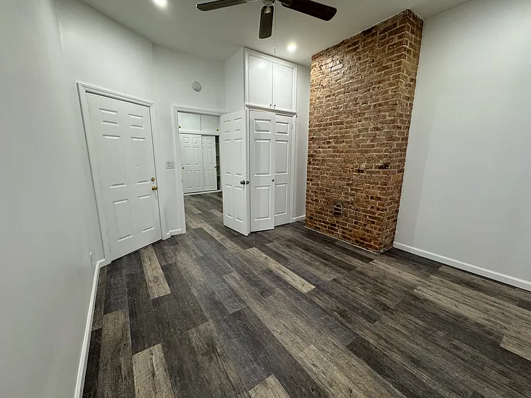 585 Onderdonk Ave #1L — Photo 5