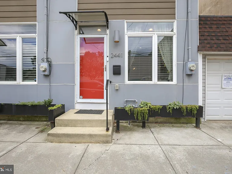 2441 Coral St — Photo 44