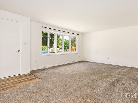 2nd image of 809 W Hughitt St