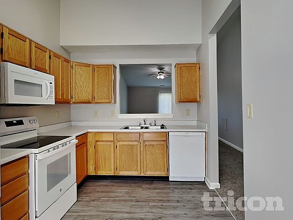 5th image of 784 Kingston Cir