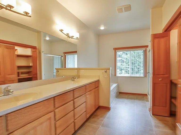 2385 Lake Forest Dr — Photo 20