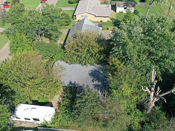 2nd image of 2921 Blossom Ln
