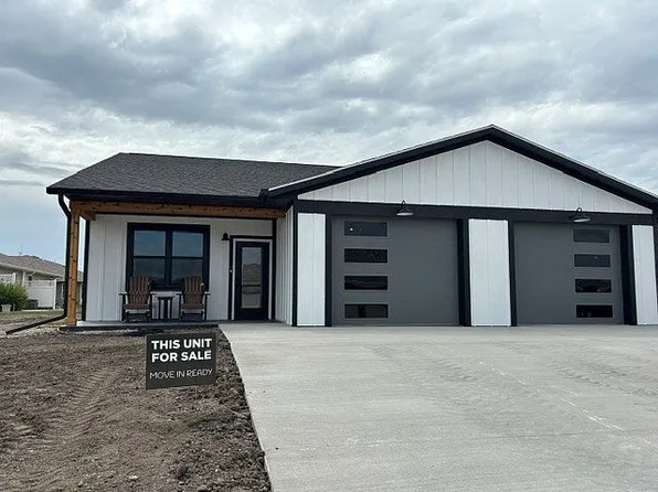 1916 S Court St, Fairfield, IA 52556