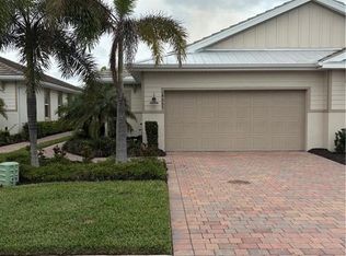 14667 Edgewater Cir, Naples, FL 34114