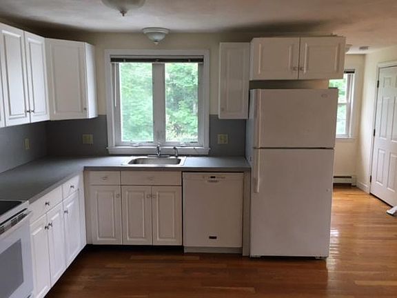 Bright and roomy kitchen area