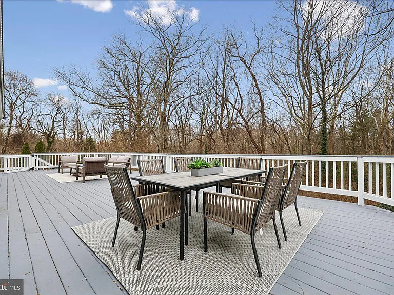 4902 Derussey Pkwy — Photo 30