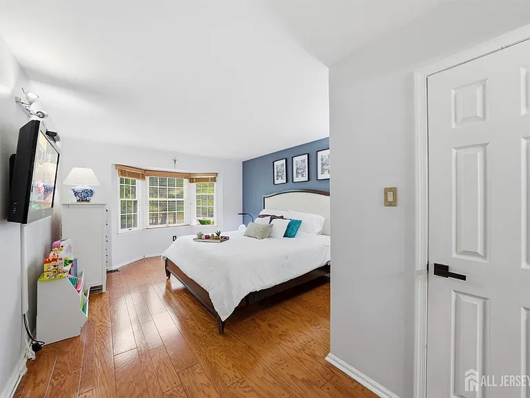 3 Dorchester Dr — Photo 46