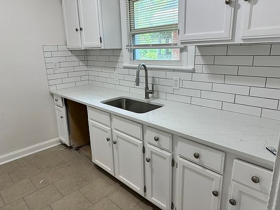 4th image of 5211 Garfield Ave