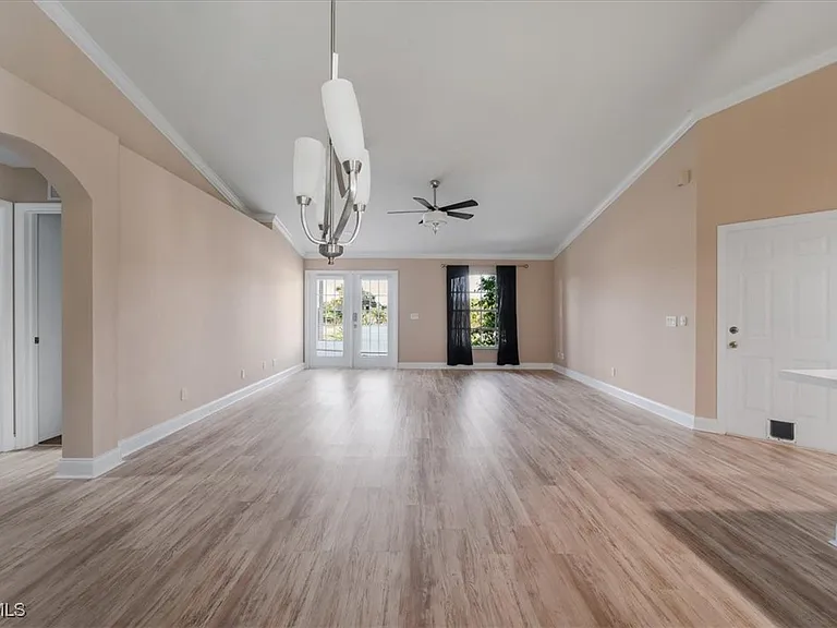 234 Pullman St — Photo 39