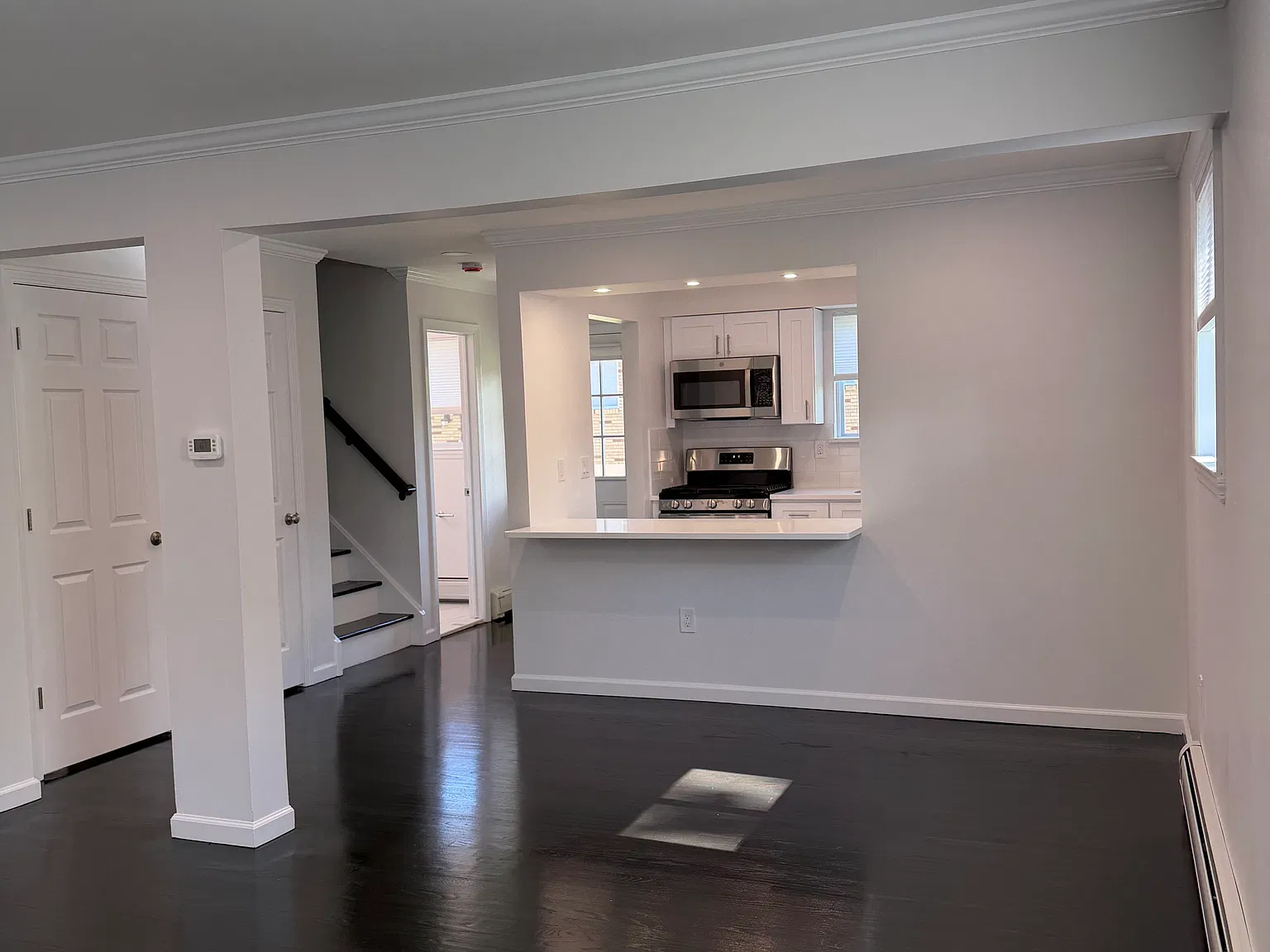 3 bed, 1.5 bath, 1150 sqft, $3,750 — Photo 3