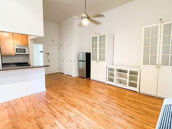 4th image of 34 W 83rd St #1B