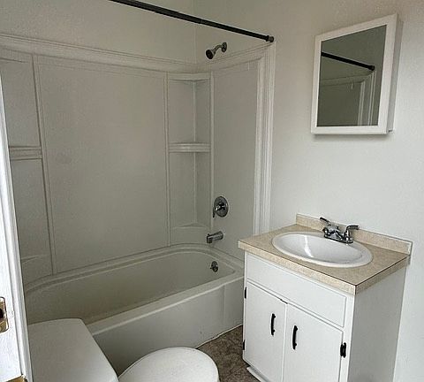 5th image of 144 E Lincoln Hwy APT 4