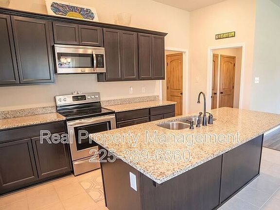 4th image of 1870 Oakwood Dr