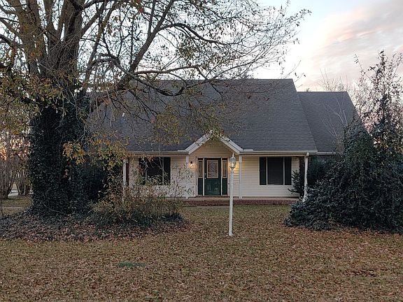3rd image of 111 Henning Rd