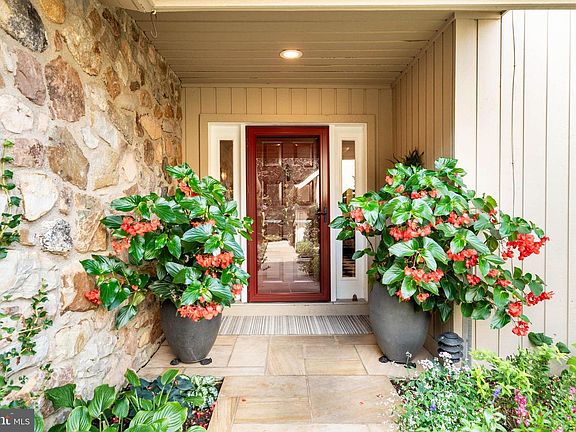 5th image of 1034 Raffles Ln