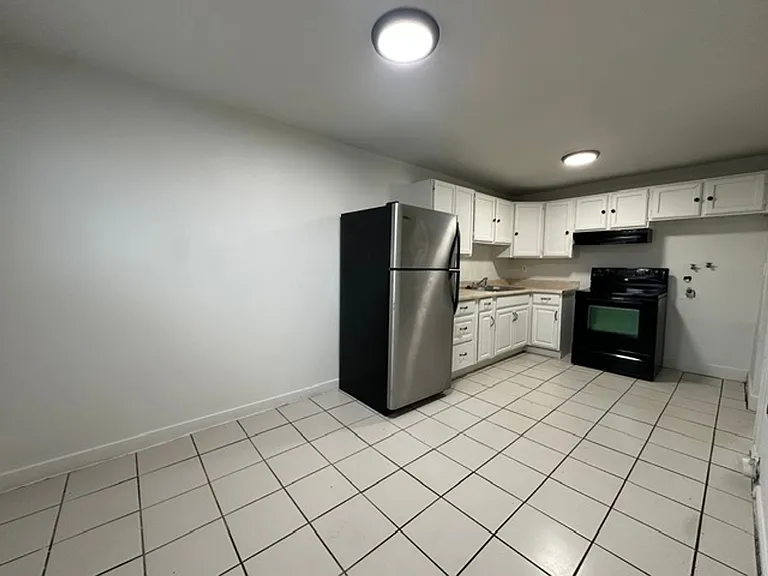 1801 W Parkway Blvd — Photo 4
