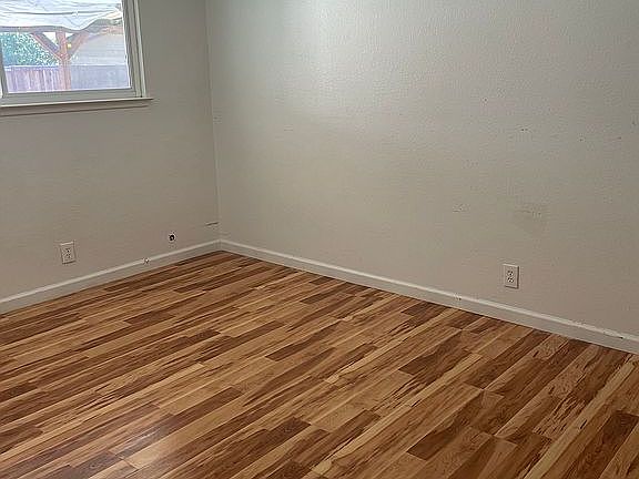 5th image of 607 Meadow Ln