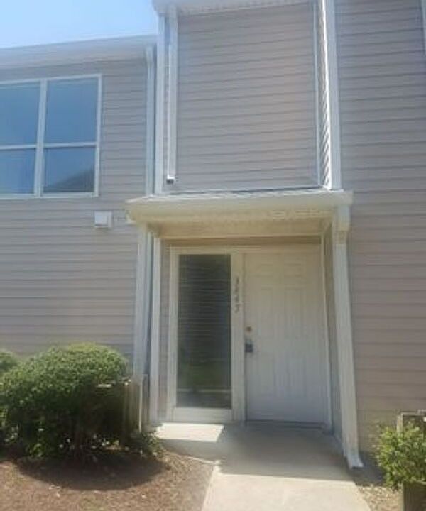 1st image of 3847 Staffordshire Ln