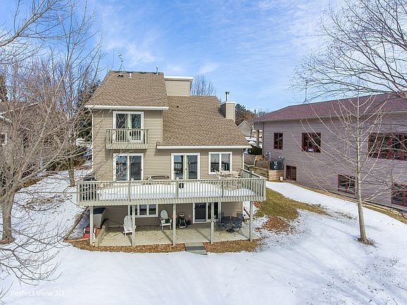 2nd image of 212 Candlewick Dr SE