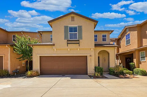 2035 Vienna Way Photo 1
