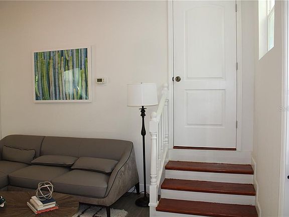 4th image of 128 S Julia Ave