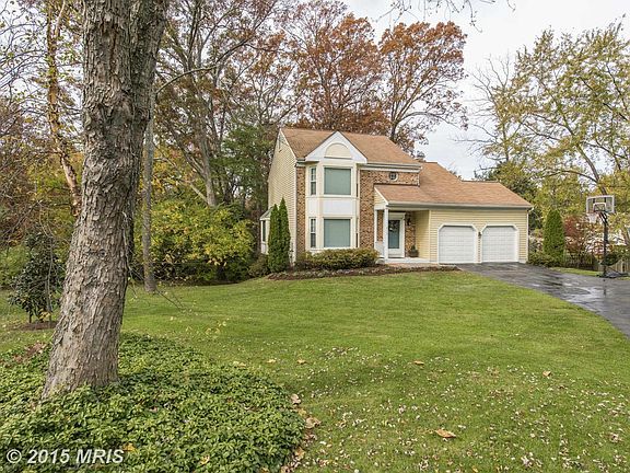 2nd image of 213 E Deer Park Dr