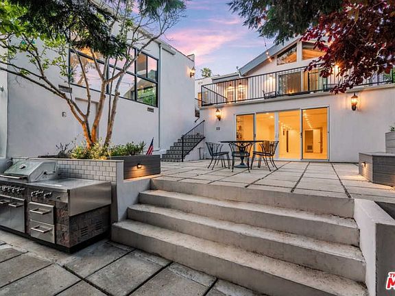 3rd image of 967 Wellesley Ave