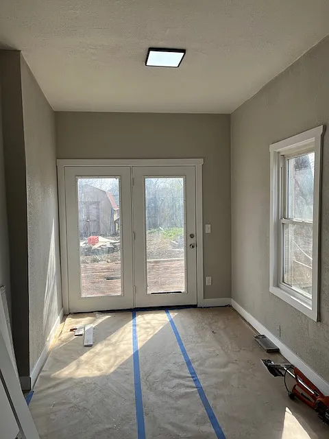 5 bed, 2400 sqft, $2,500 — Photo 4