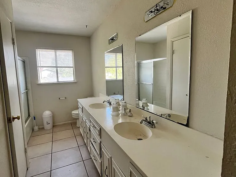 5117 Royalton Dr — Photo 6