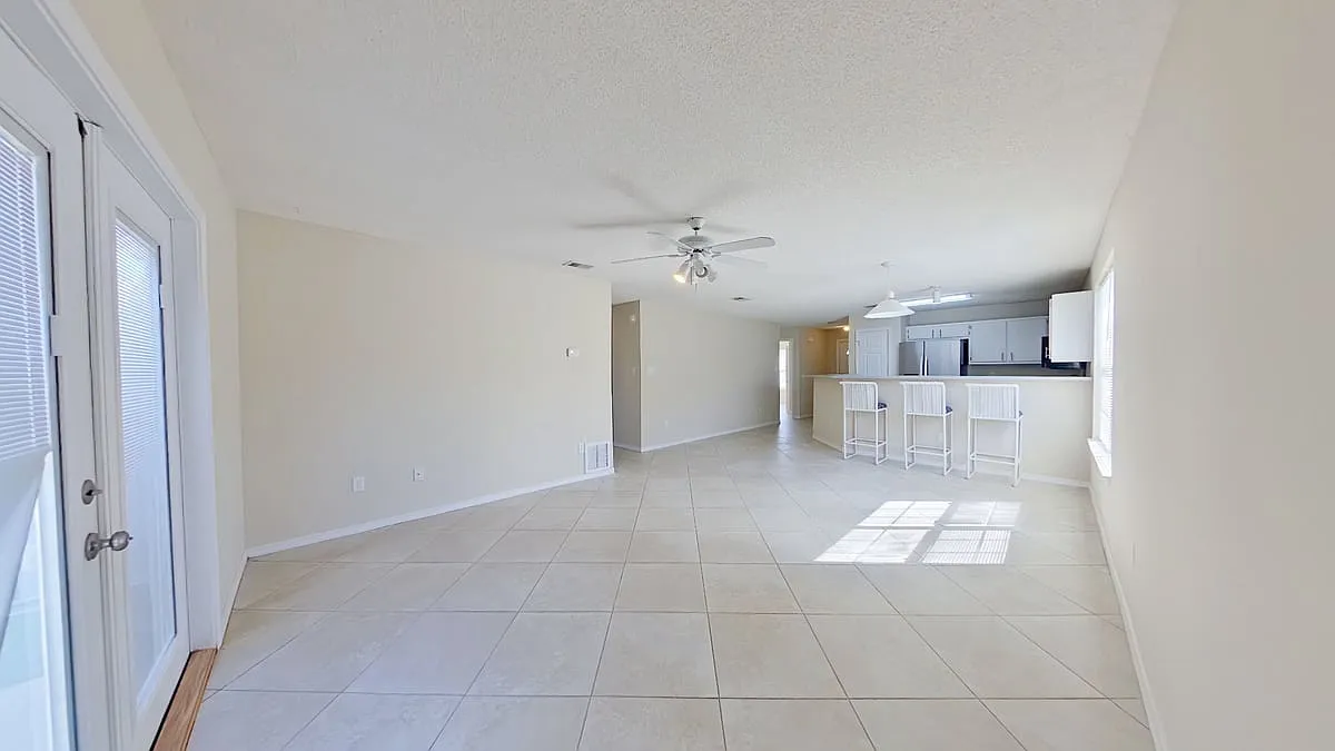 914 Christen Court — Photo 2