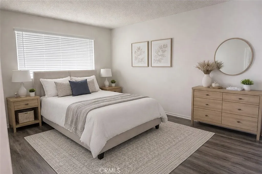 3 bed, 1000 sqft, $2,195 — Photo 3