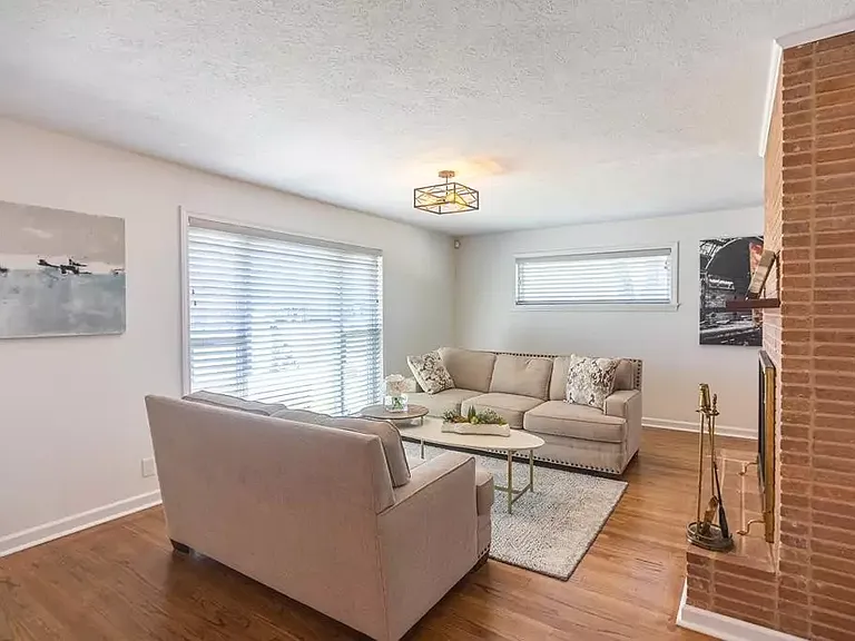 614 Camellia St NE — Photo 8
