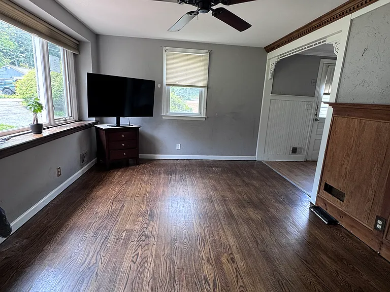 21 Sachem Rd — Photo 3