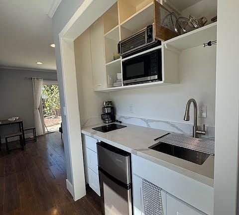 4th image of 133 S 20th St #B