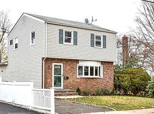 13 Elm St, Hicksville, NY 11801