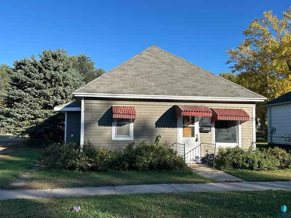 420 S Egan Ave, Madison, SD 57042