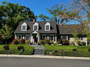 2235 Oakwood Dr, Medford, OR 97504