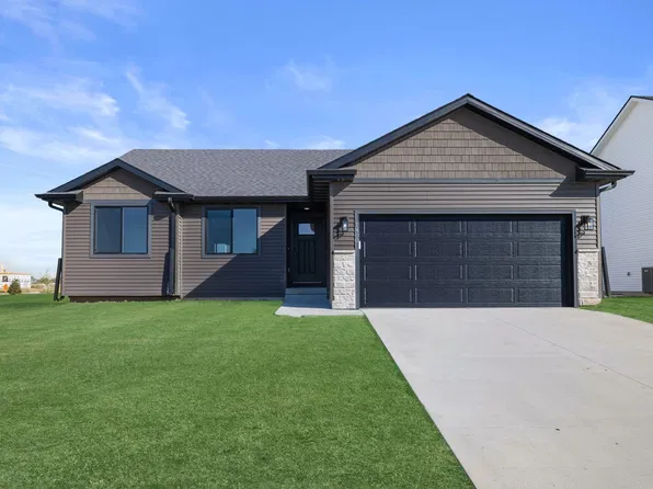1480 Cedar St, Waukee, IA 50263