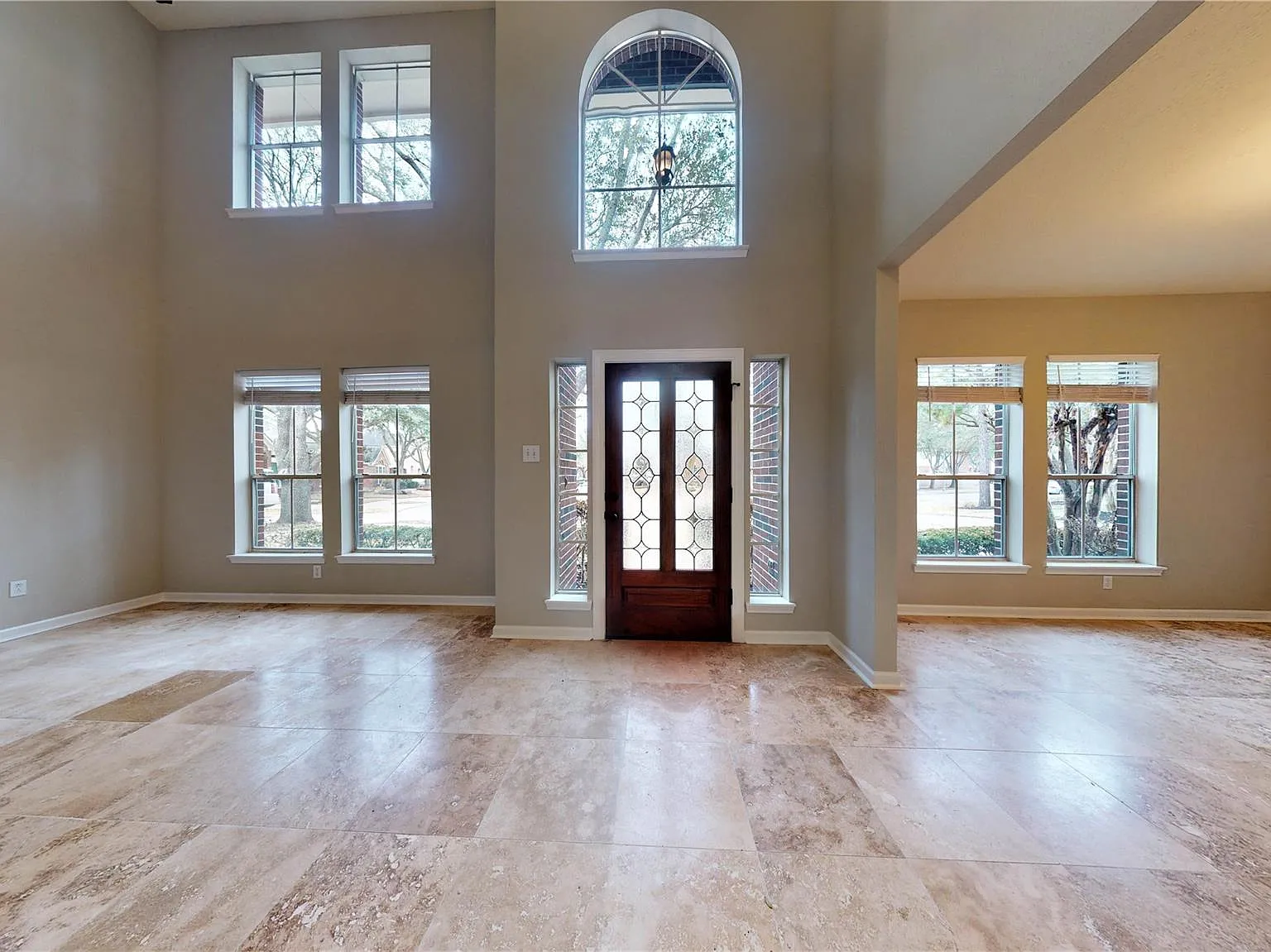 4 bed, 2.5 bath, 3000 sqft, $3,350 — Photo 4