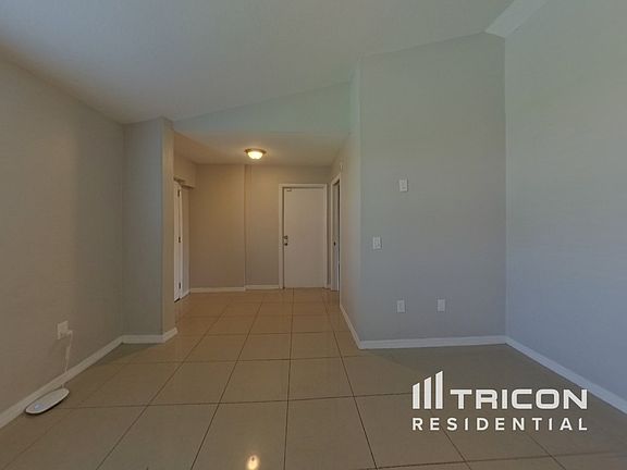 3rd image of 524 Elmwood Ct