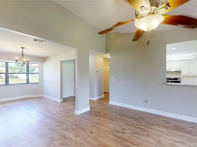 2881 SE Nance St — Photo 4