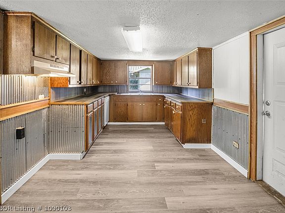 3rd image of 205 Sonny Walker Ln