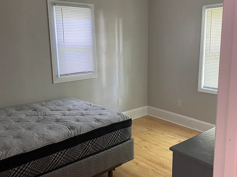 807 College St S — Photo 6