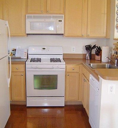 3rd image of 23048 Fontwell Sq
