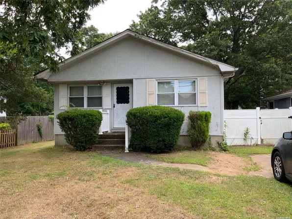 24 Brushwood Drive, Shirley, NY 11967