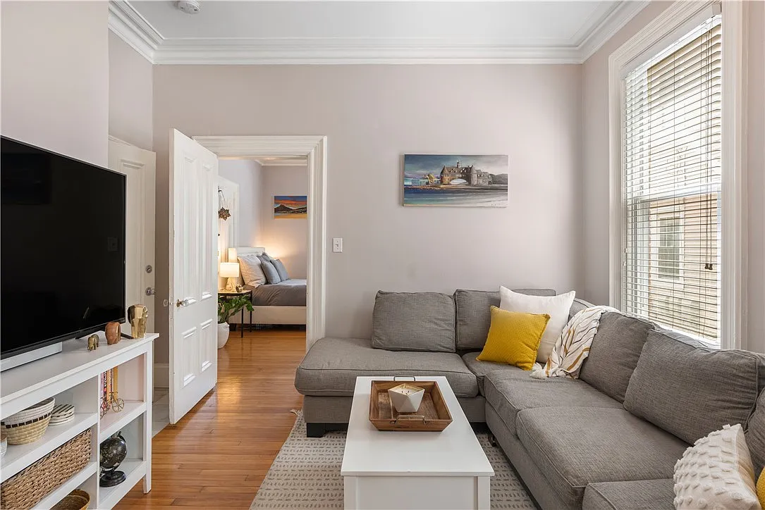 Building Photo - 54 Pitman St #1
