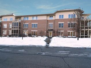 10 Ford St UNIT 107, Geneva, IL 60134